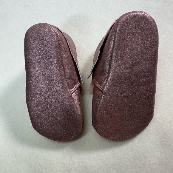 NWOT Baby Girl Rose Gold Metallic Fringe Moccasins Size 9-12M - Picture 7 of 7